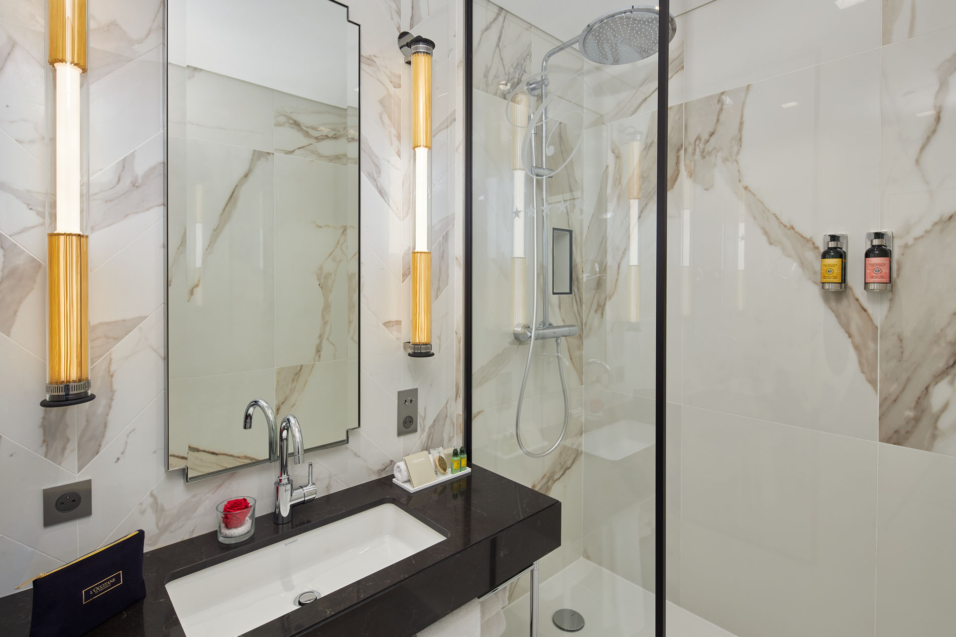 Bathroom of Premier Suites room in Paris